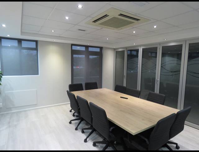 305M² OFFICE TO LET IN SOMERSET WEST MALL TRIANGLE
